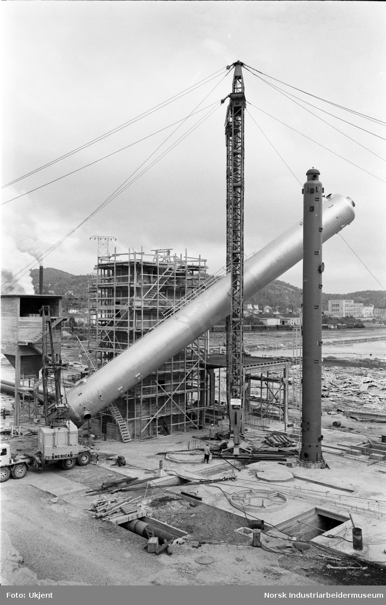 Rigging av 103 tonn kolonne, ammoniakkfabrikk.