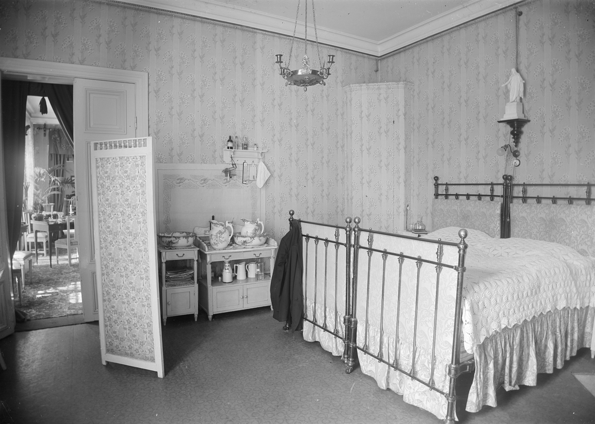 Professor Ragnar Fribergs hem, sängkammaren, Östra Ågatan 27, Uppsala 1919