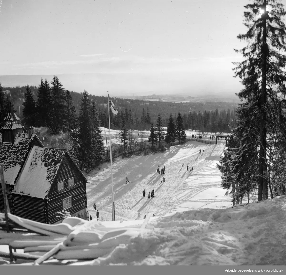 Frognerseteren. Skimuseets gamle bygning. Januar 1951