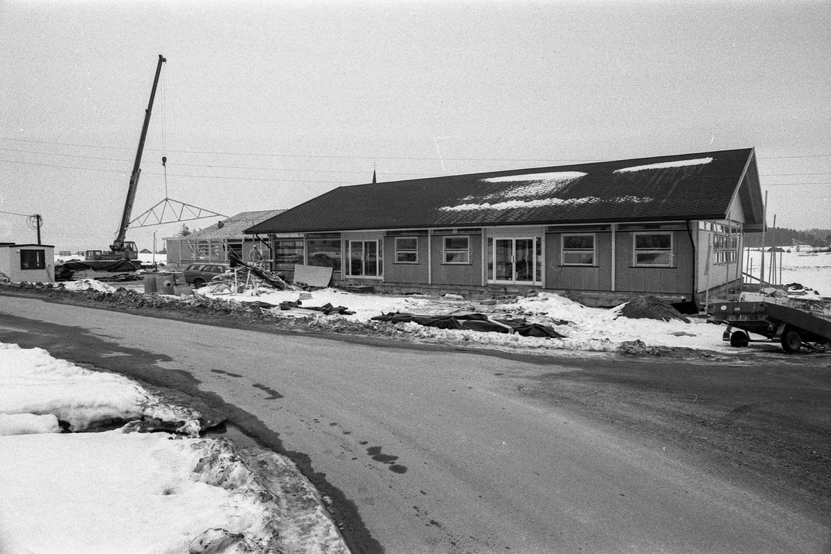 Forretningssenter, kommunale kontorer i Enebakk senter A/S tidligere Barbøl bygg A/S og Enebakk byggesenter A/S.
Fotograf: ØB Eklund