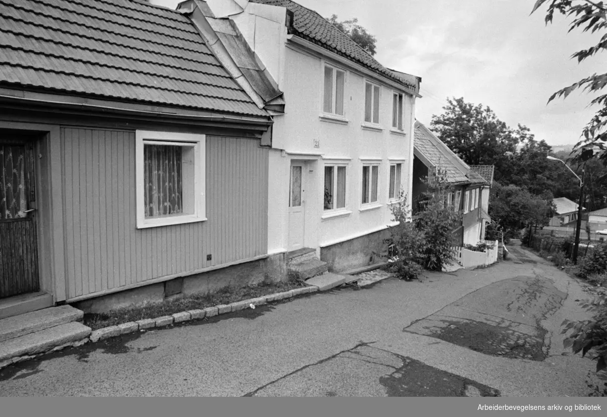 Damstredet. Forskjellige gamle hus i Damstredet og Telthusbakken. Juli1969