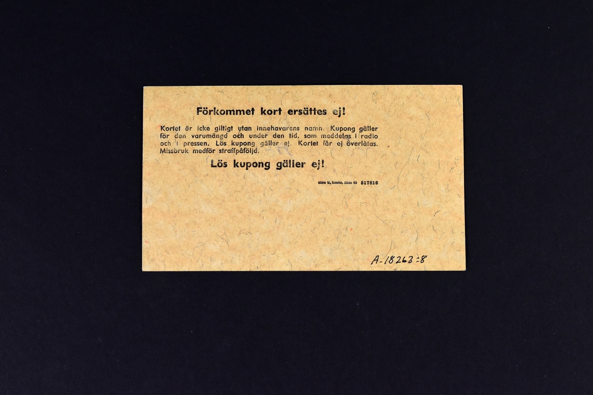Inköpskort för kaffe och te utfärdat av Statens livsmedelskommission till David Holm, oktober 1945.