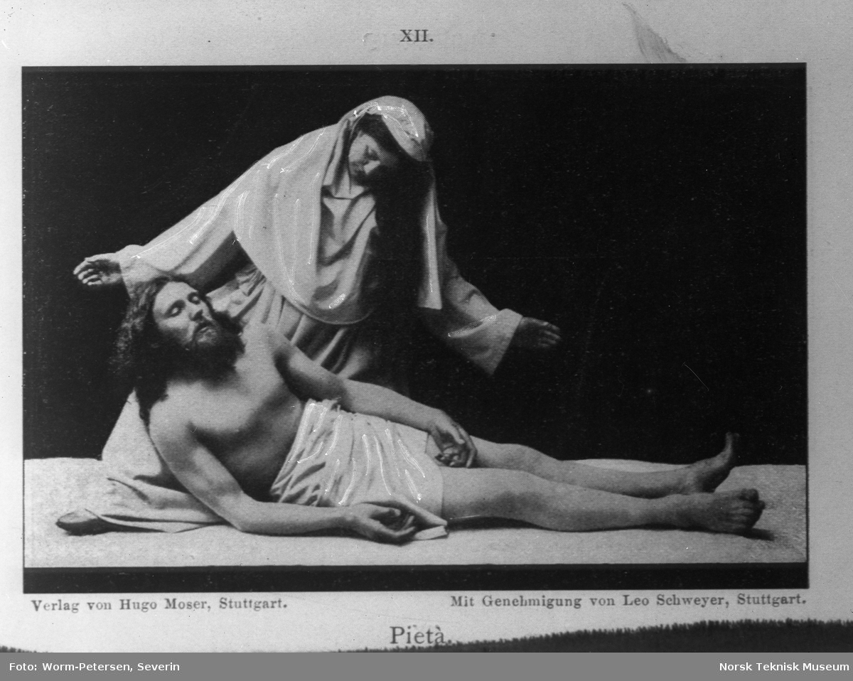 Nedtagelsen af korset. Avfotograferinger fra Skuespillet i Oberammergau 1900. Bibelske motiver.