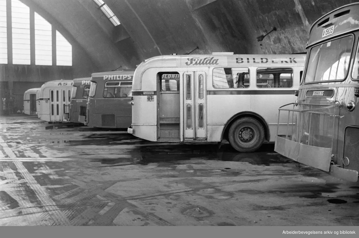 Bjølsen. Buss-stallen. Interiør. Februar 1970
