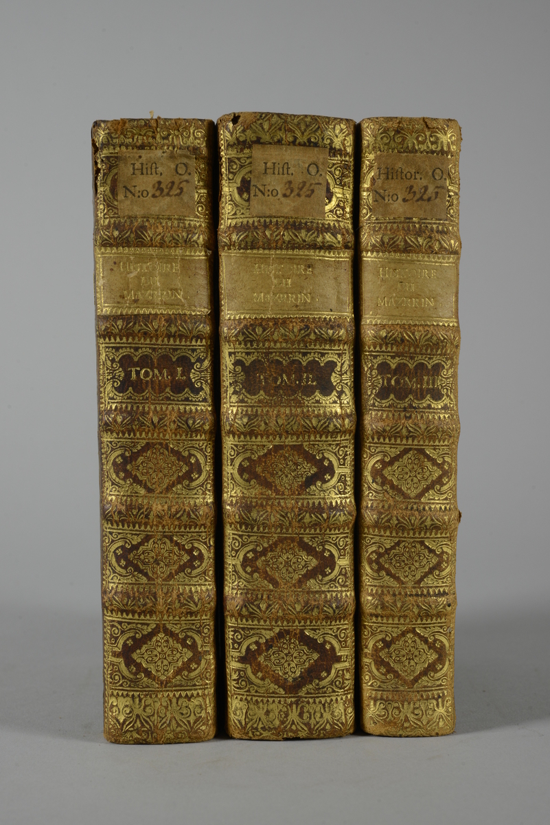 Bokverk i tre halvfranska band,"L´histoire du cardinal Mazarin", tryckt i Amsterdam 1718.