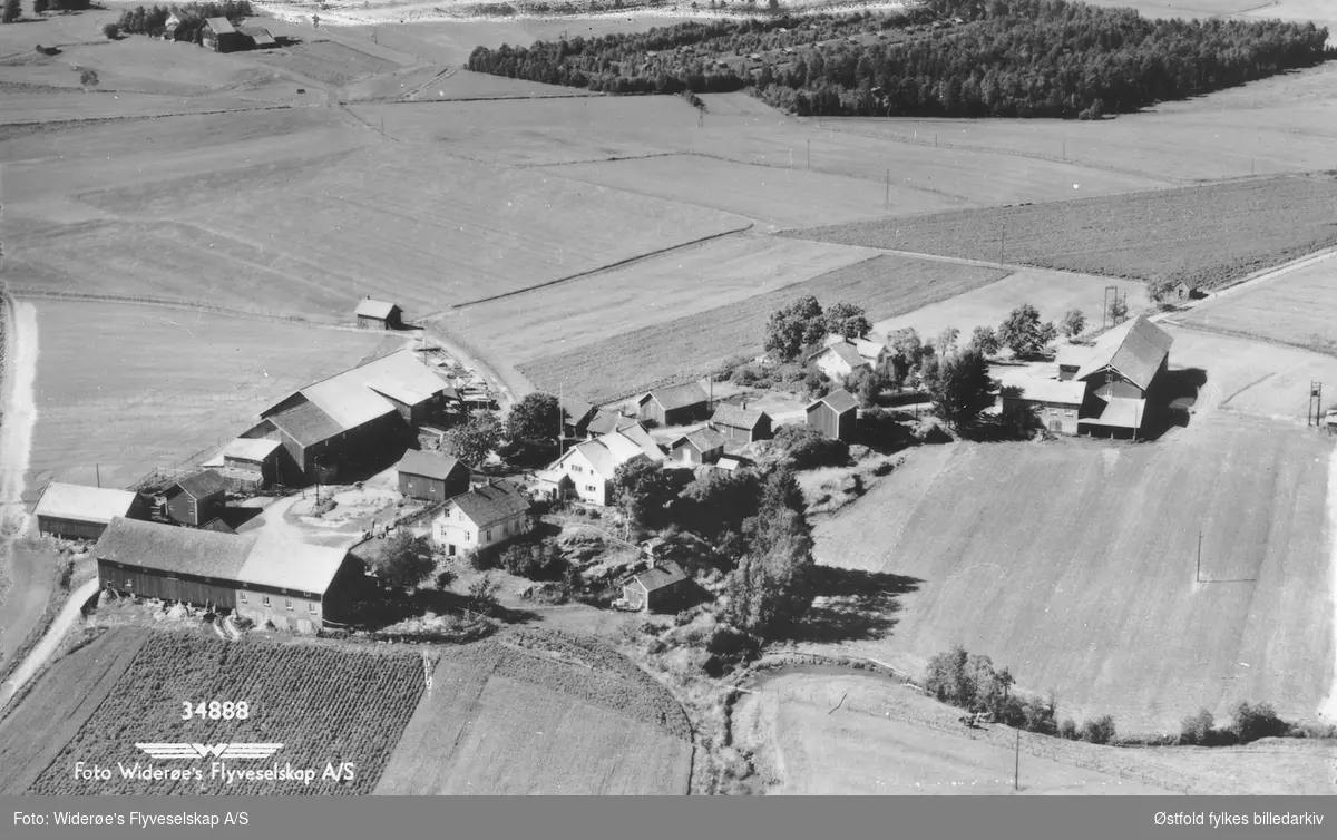 Ukjent gårdsbruk i Rakkestad, 1951.