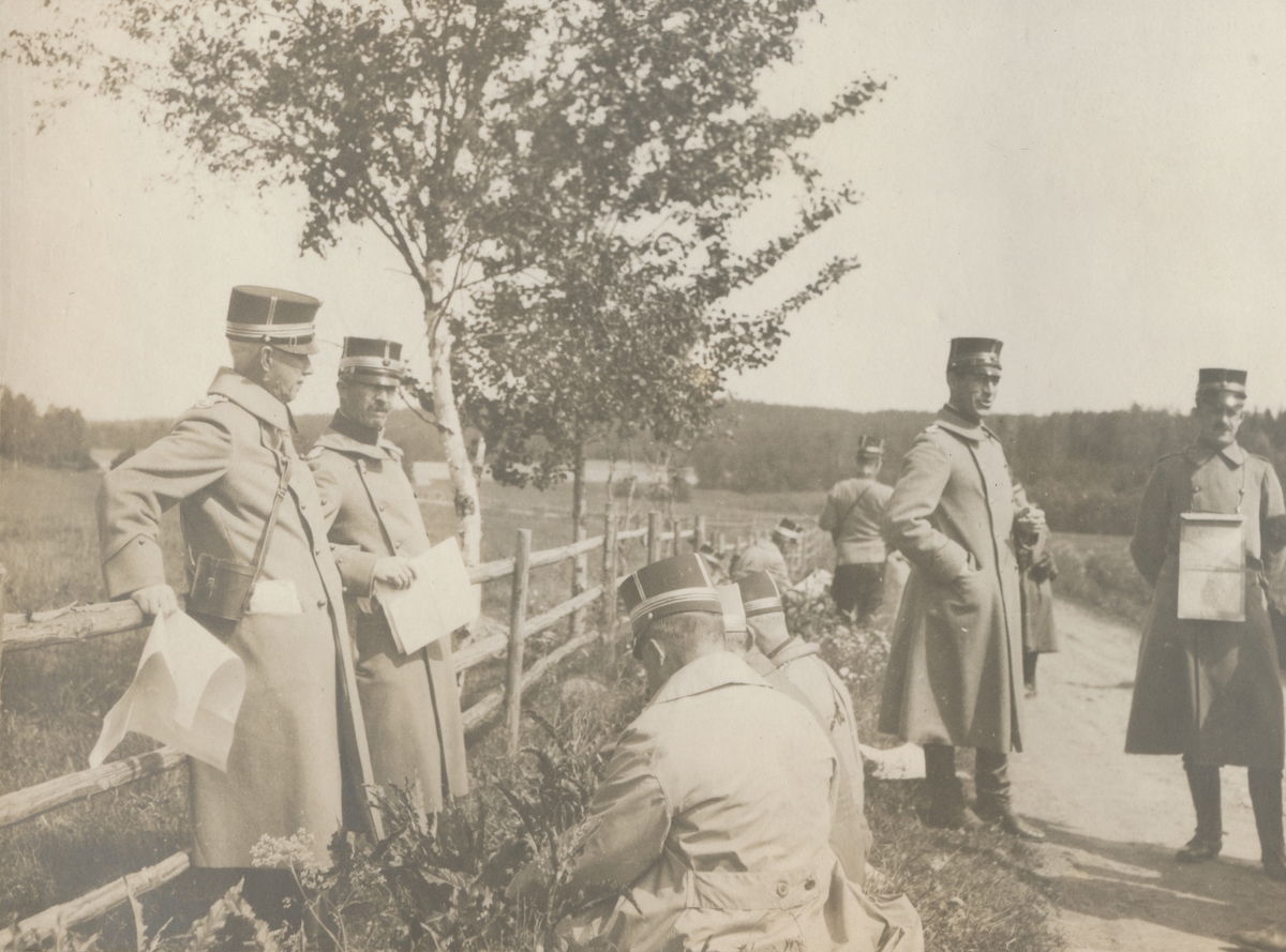 Text i fotoalbum: "IV. arméfördelningens fältövningar vid Kristinehamn-Värmlands Läby den 7.-17. juni 1920".