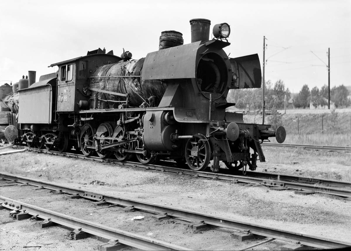 Utrangert damplokomotiv type 24b nr. 196 på huggesporet på Grorud Verksted.