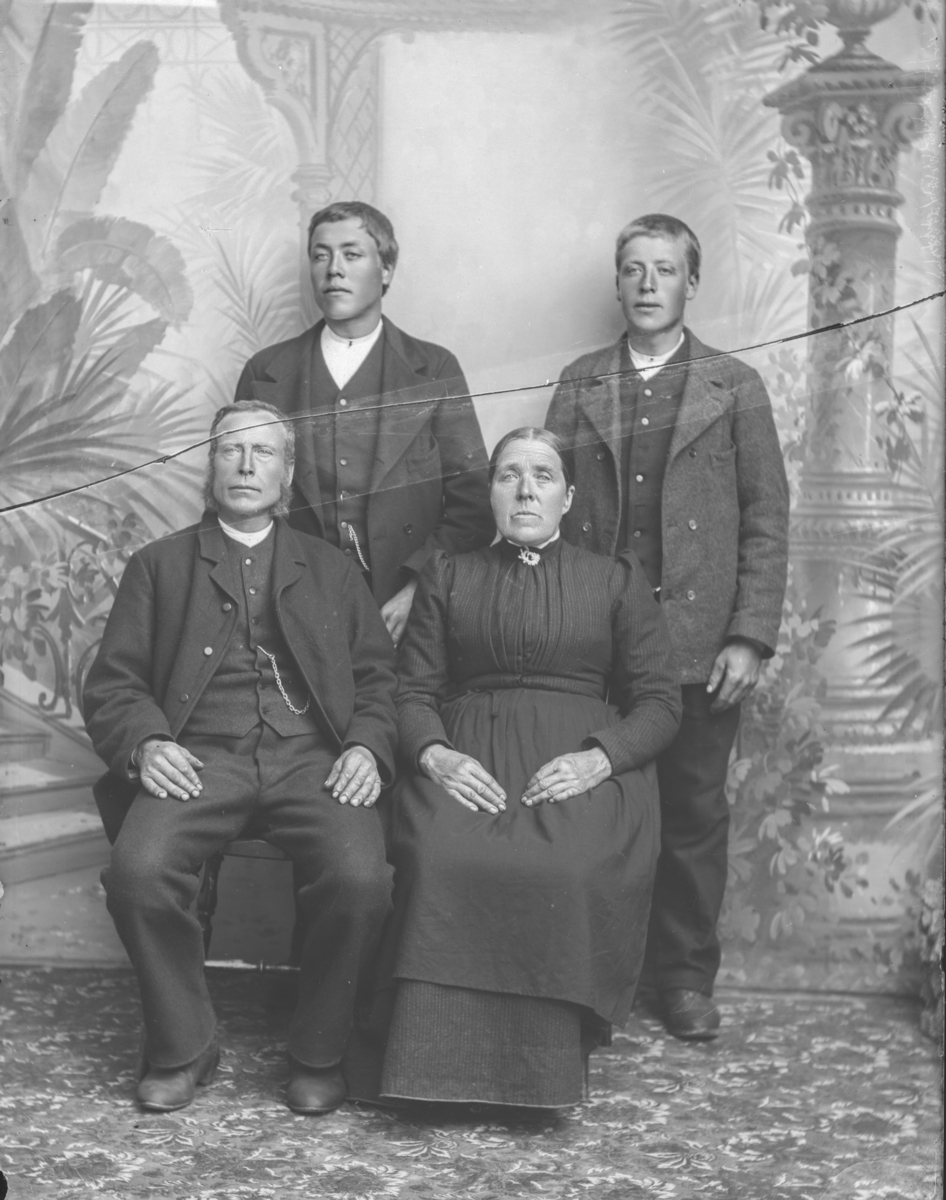 Arne A. Karstadhaugen med familie.