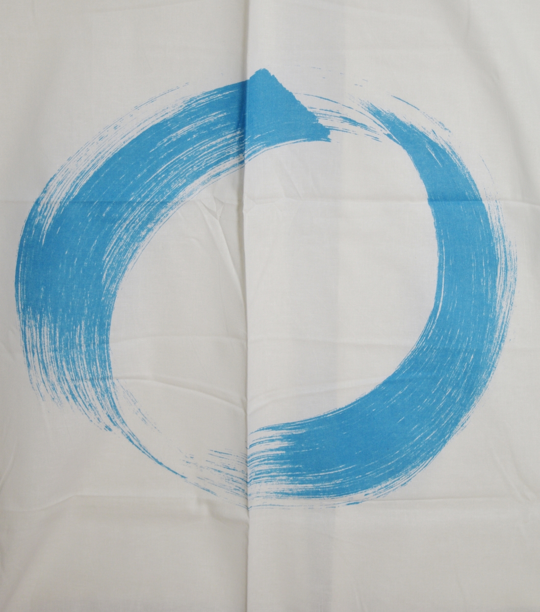 Blå store sirkler på hvit bakgrunn. Trykket imiterer at sirklene er malt på med bred pensel eller malerkost.