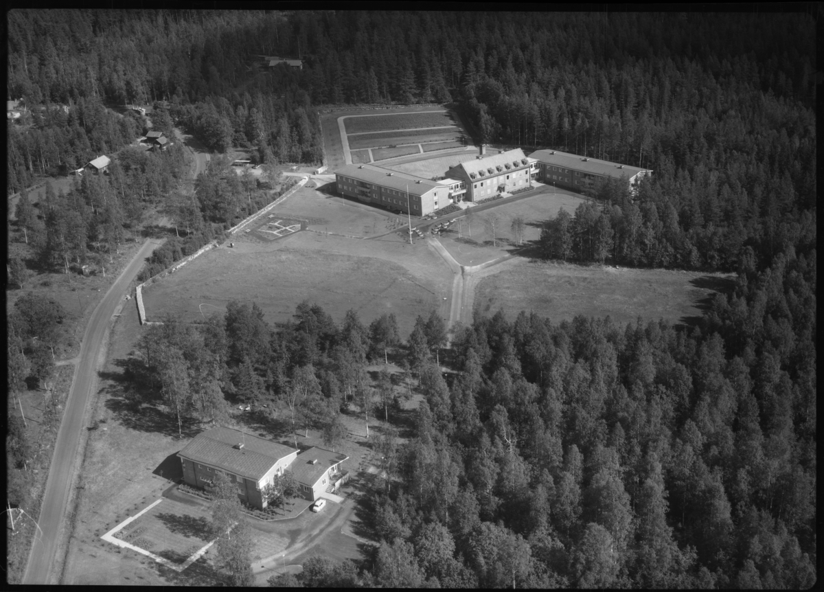 Flygfoto över Björkås sjukhem, Norberg.