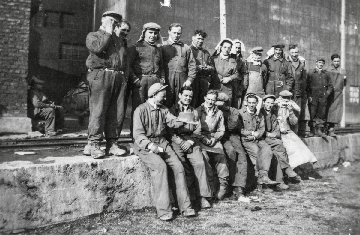 Arbeidarar på Cyanamiden i Odda i 1946.