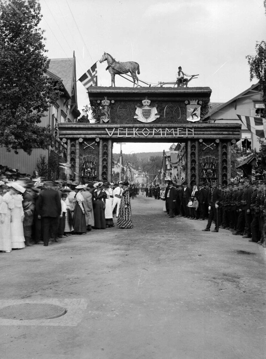 Æresportal ved kongebesøket (kroningsreisen) Lillehammer 1906