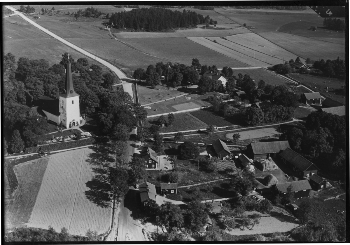 Flygfoto över Irsta kyrka, Västerås