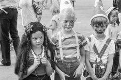 Oppegårds-dagene 1985. Åpning med karnevalstog med utkledde 