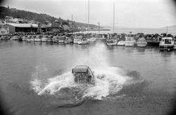 Bil ut i vannet i Drøbak båthavn. Øvelse med Frogn brannvese