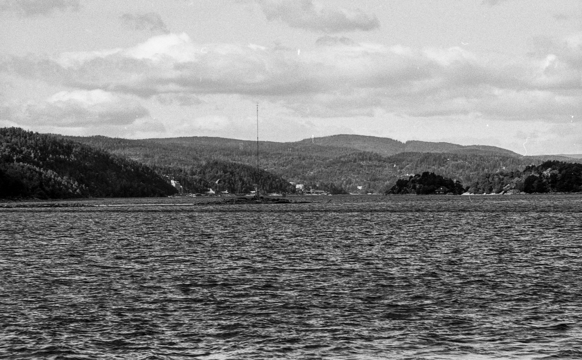 Oslofjorden mellom Drøbak og Hurum, ser over mot Sætre i Hurum og øyene ved H-øya.