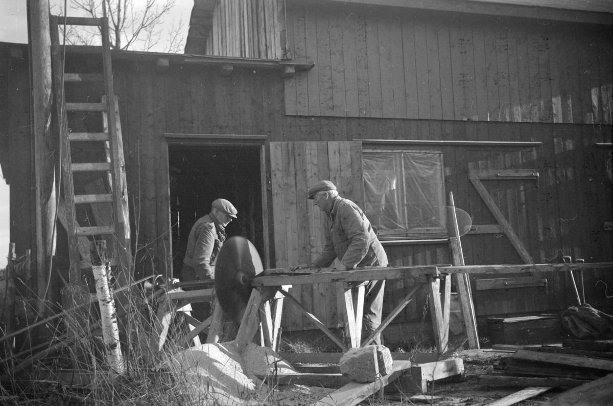 Vedkapping i Bjørkheim med Reidar Grimstad og Olav Børresen