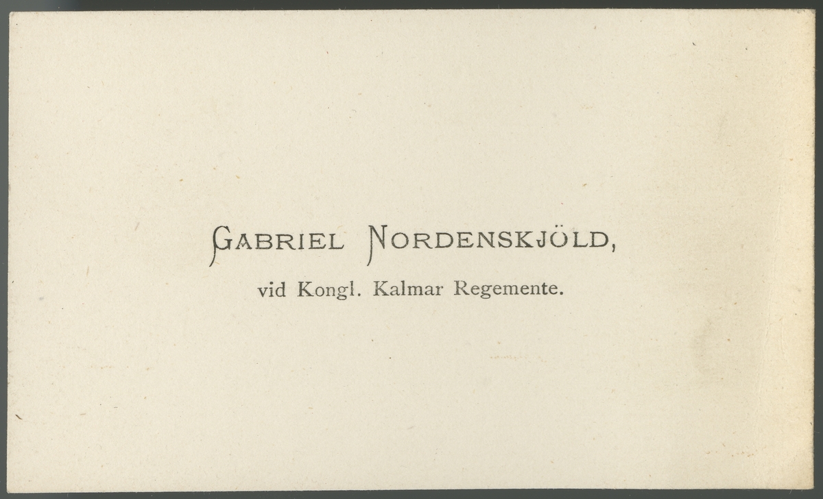 Porträtt av Adam Gabriel Fredrik Ludvig Nordenskjöld, underlöjtnant vid Kalmar regemente I 21.

Se även AMA.0002168.