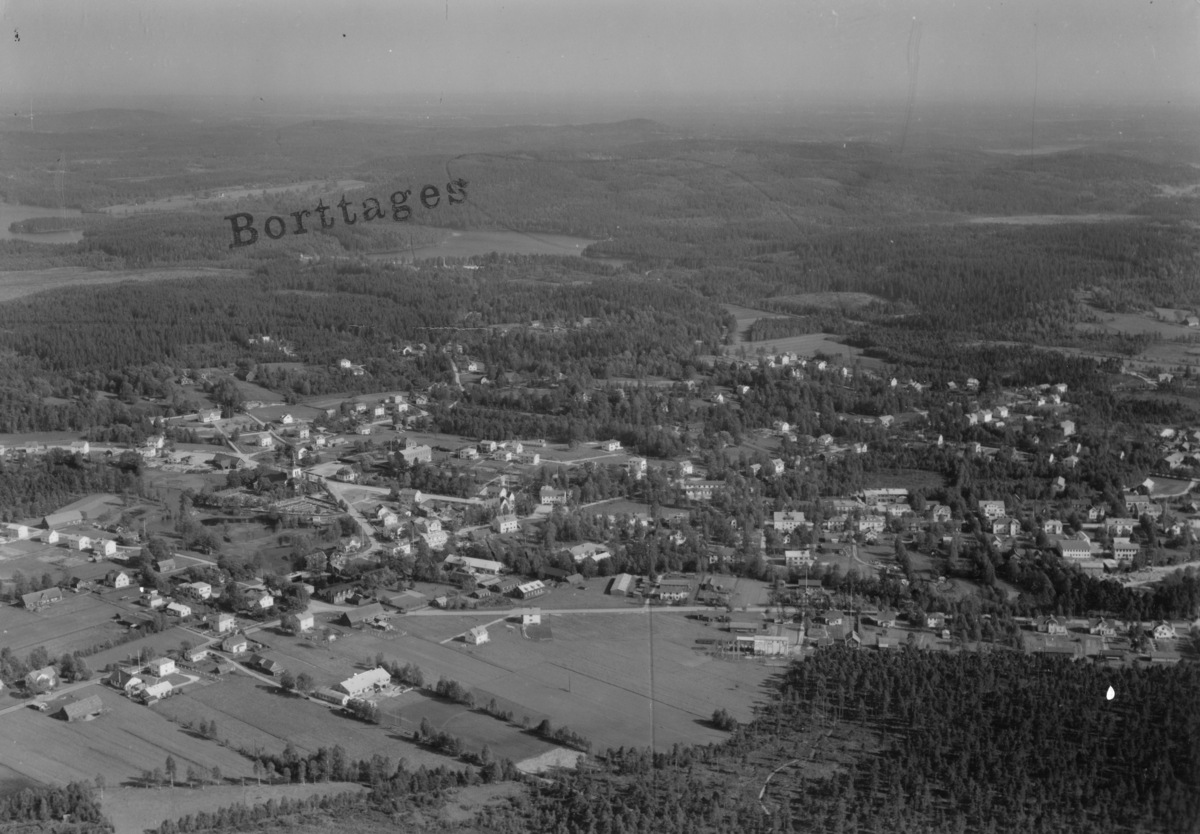 Flygfoto över Anderstorp i Gislaveds kommun. Nr L 673.