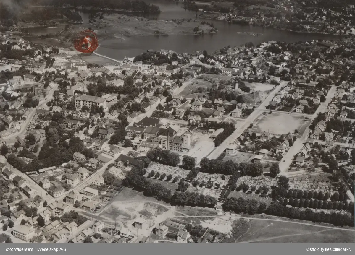 Skarmyra i Moss med Bytårnet skole. Flyfoto fra før desember 1941.