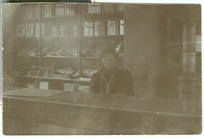 Johanna Reinfjell, salgsbetjent hos Jacobsen og Elnan før 1914.