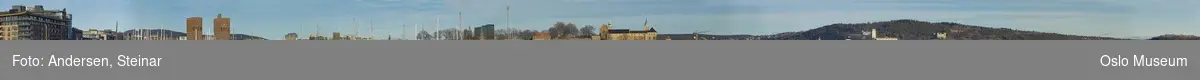 Panorama, byprospekt, utsikt, fjord, byggevirksomhet, havn, skip, båt, Akershus Festning, Rådhuset, containere, kran