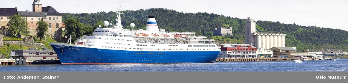 Panorama, utsikt, cruiseskip, seilskute, brygger, havn, fjord, Oslo øst, Oslo vest, Rådhuset, Akershus Festning