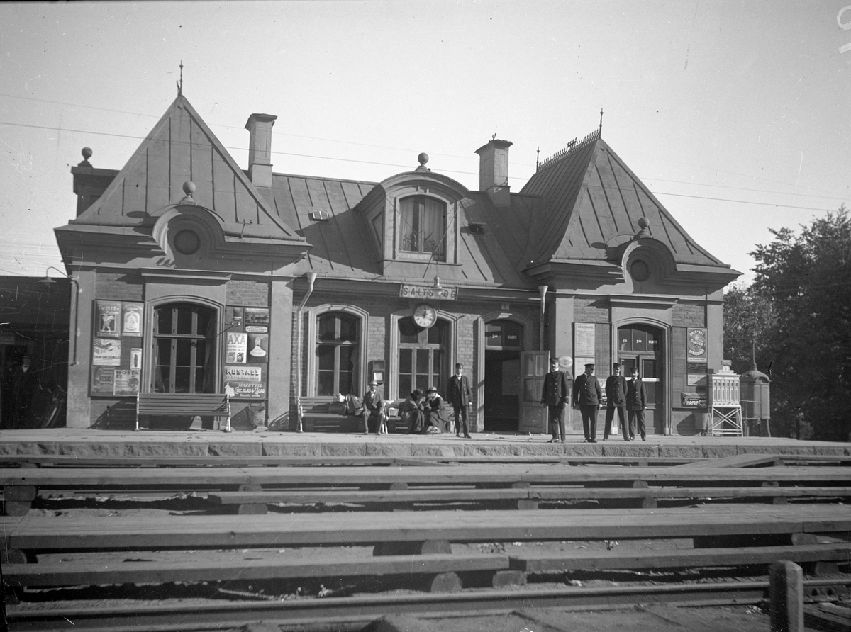 Saltskog station.
