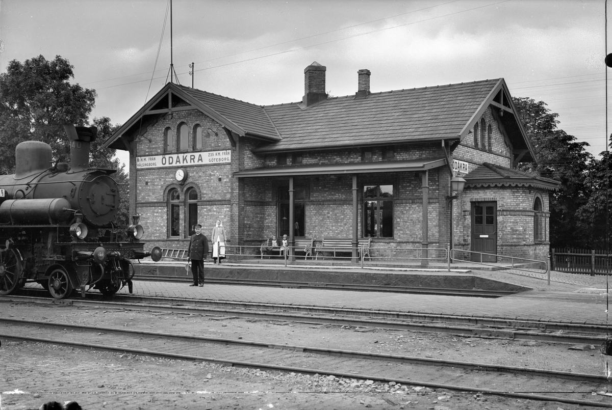 Statens Jarnvagar Sj J 1340 Vid Odakra Station Jarnvagsmuseet Digitaltmuseum