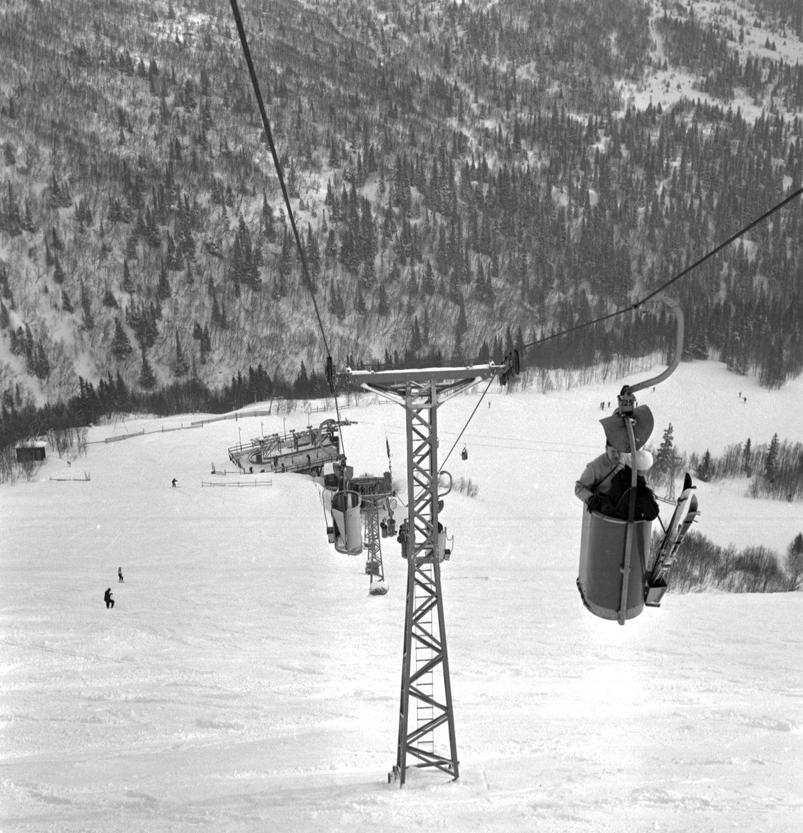 Åre fjäll- och linbana. Skidåkare - Järnvägsmuseet / DigitaltMuseum