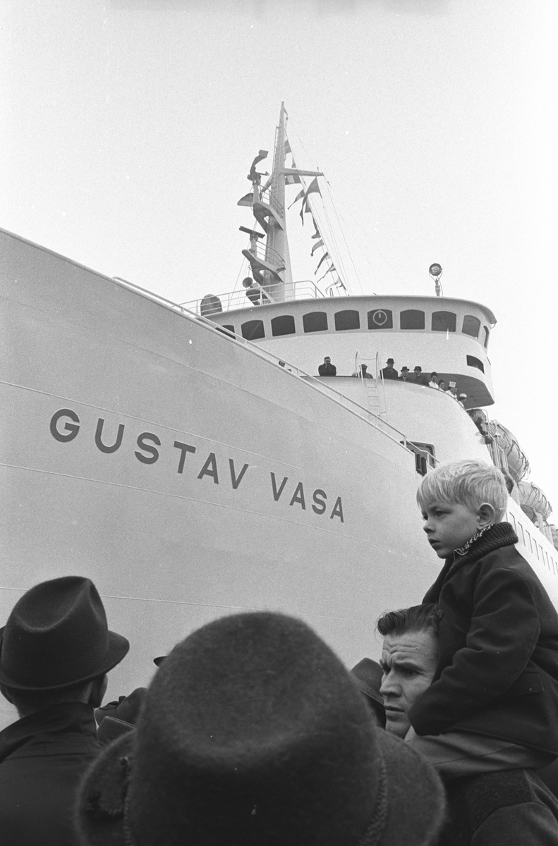 Invigningsresa med M/S "Gustav Vasa". Levererades 10 april 1965 till Lion Ferry Ab, Halmstad. Utchartrad samma dag till Statens Järnvägar, SJ, Malmö