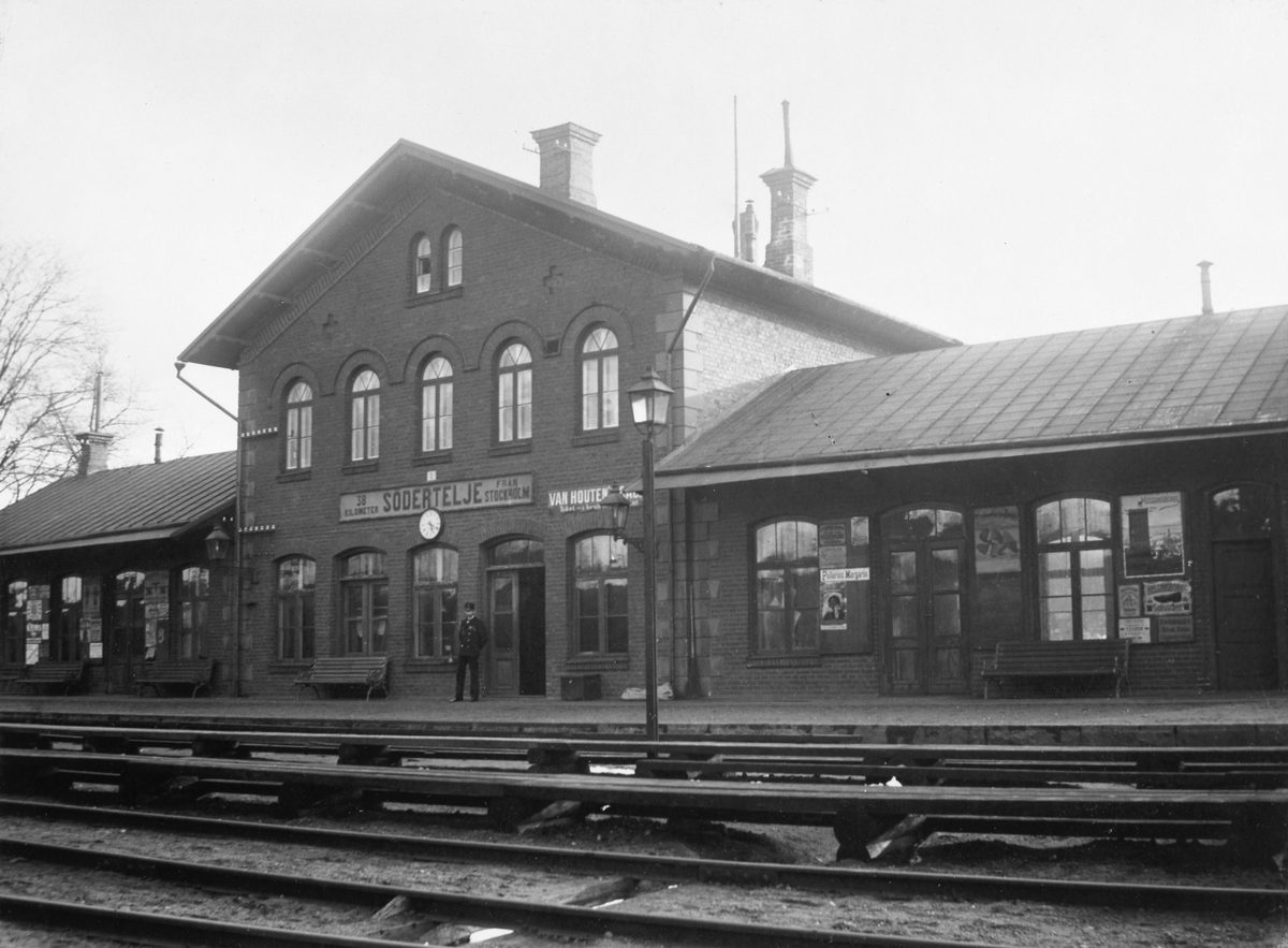 Stationshuset vid Södertälje nedre.