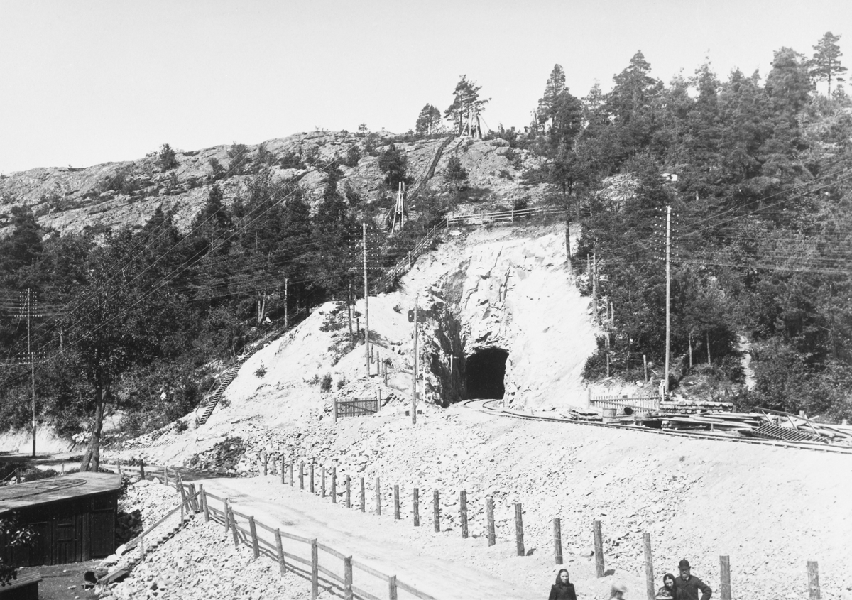 Saltsjöbanan. Tunnel vid Alphyddan.