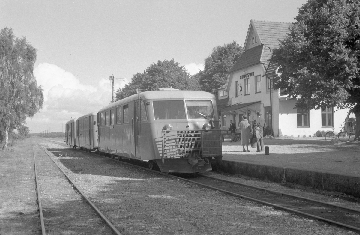 Statens Järnvägar,SJ YO1p med släp vid Burgsvik station.