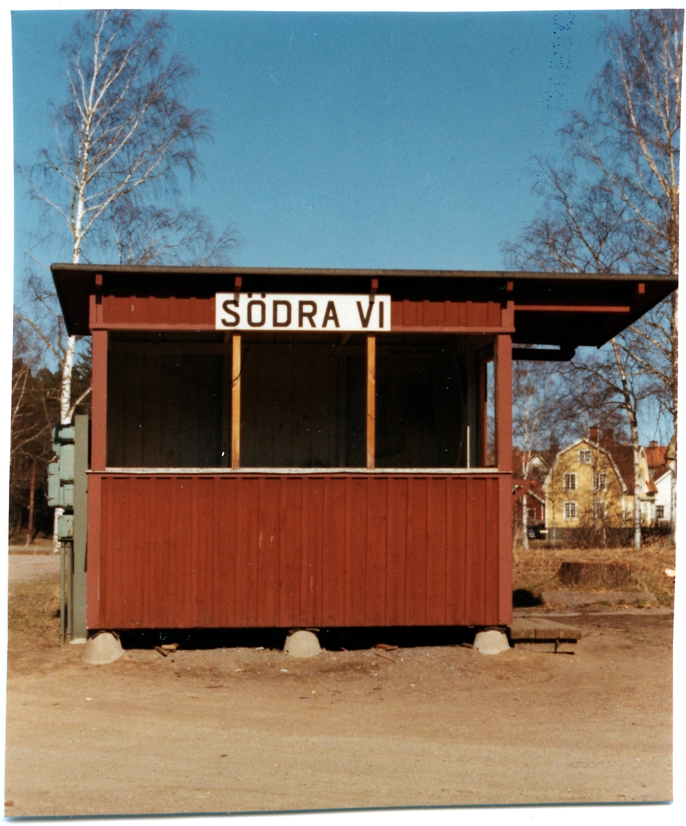 Södra Vi hållplats. Den nya hållplatsen invigdes 
1986-05-24.