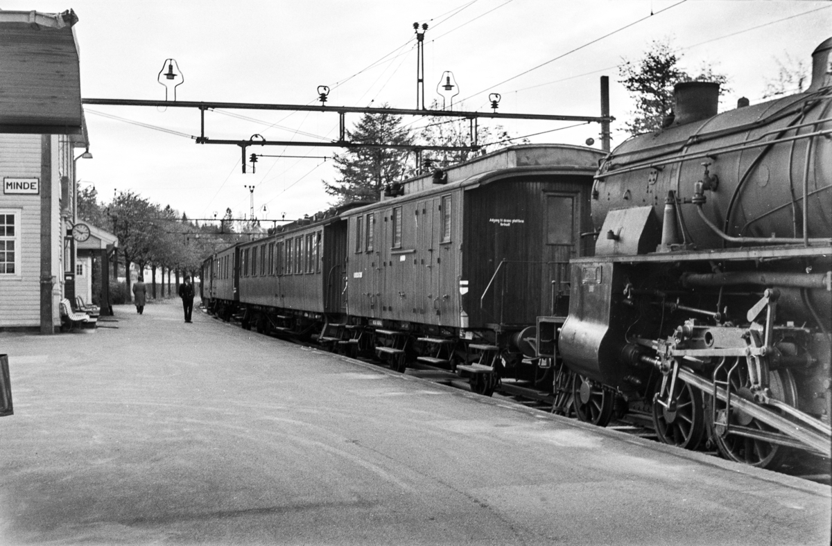 Damplokomotiv type 31b nr. 400 med Bergen distrikts beredskapstog.