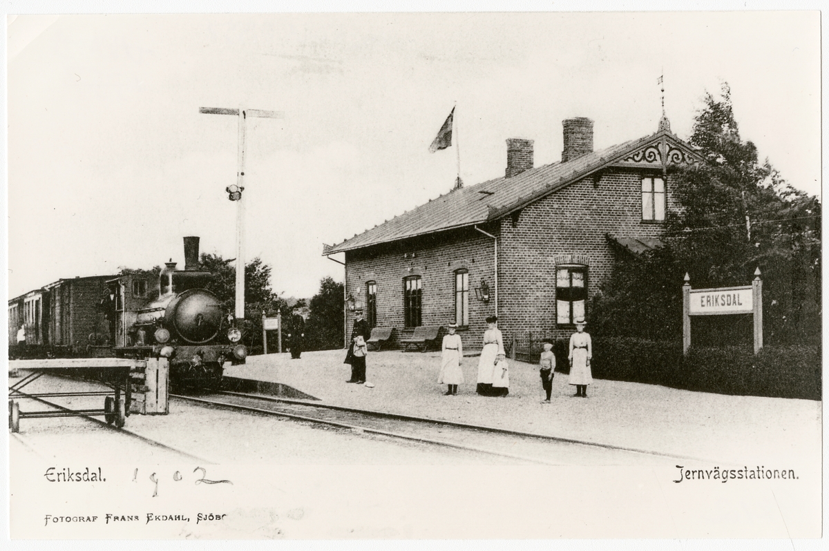 Eriksdals station byggdes 1893. Togs över av SJ Statens Järnvägar 1943, och 1970 så lades stationen ner.