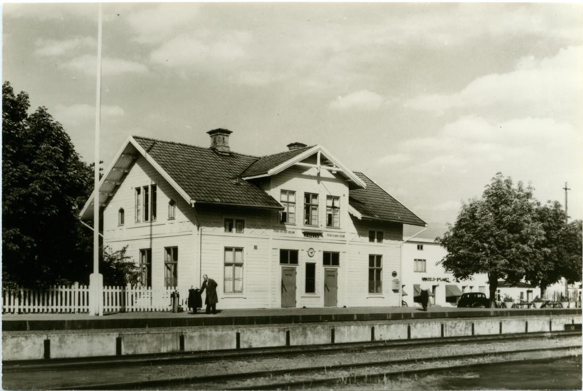 Målerås Norra station anlagd 1875. En- och enhalvvånings stationshus i trä.