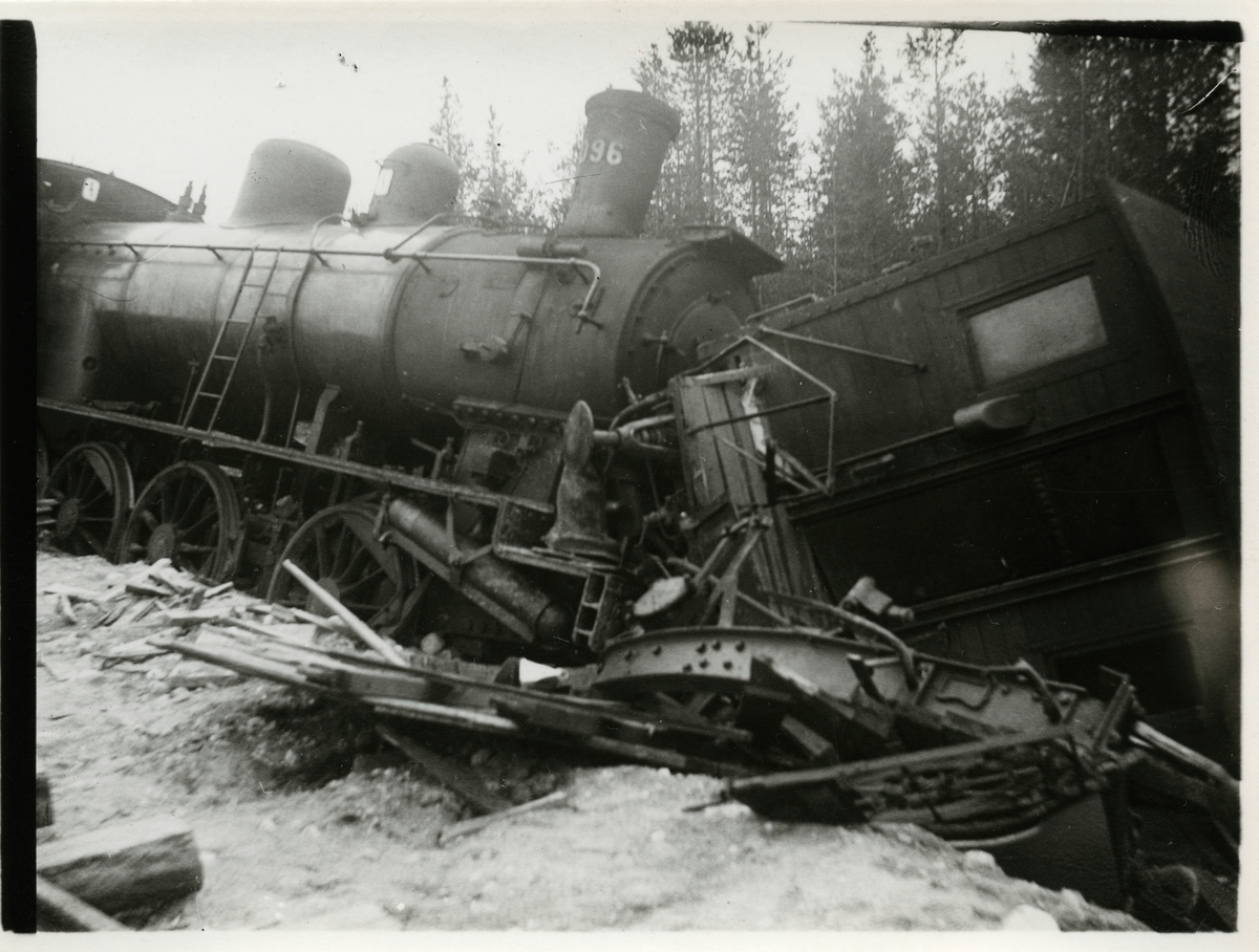 Tågolycka vid Moskosel 1935-06-27. Lok SJ E2 1096
