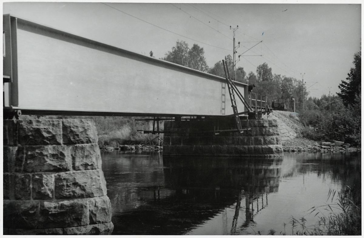 Bro över Aspängsströmmen vid Brännsågen.