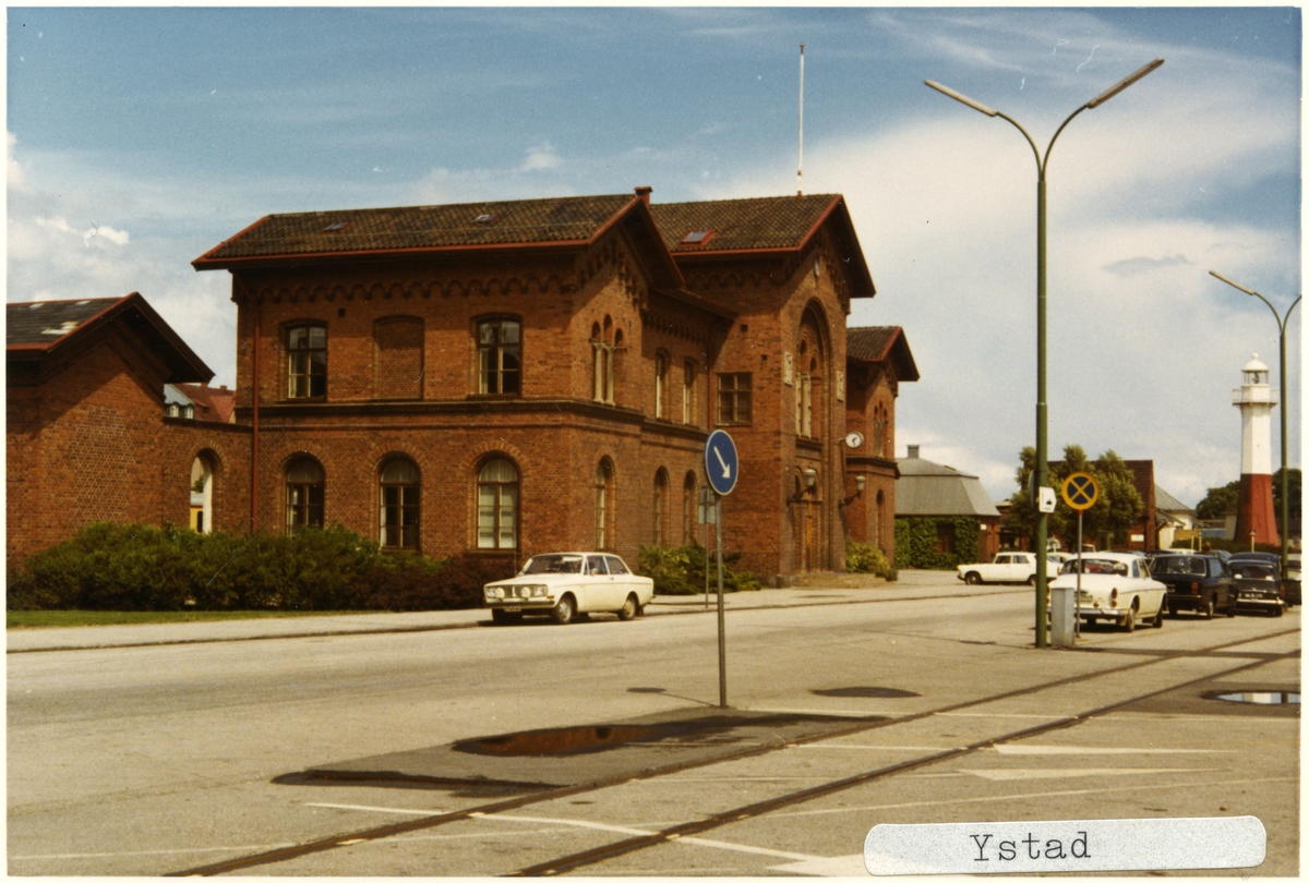 Ystad station 1971. Ystad - Eslövs Järnväg, YEJ. Stationen öppnades 1865. 
Övergick till Statens Järnvägar, SJ 1941. K-märkt 1986. Banan elektrifierades 1996.
