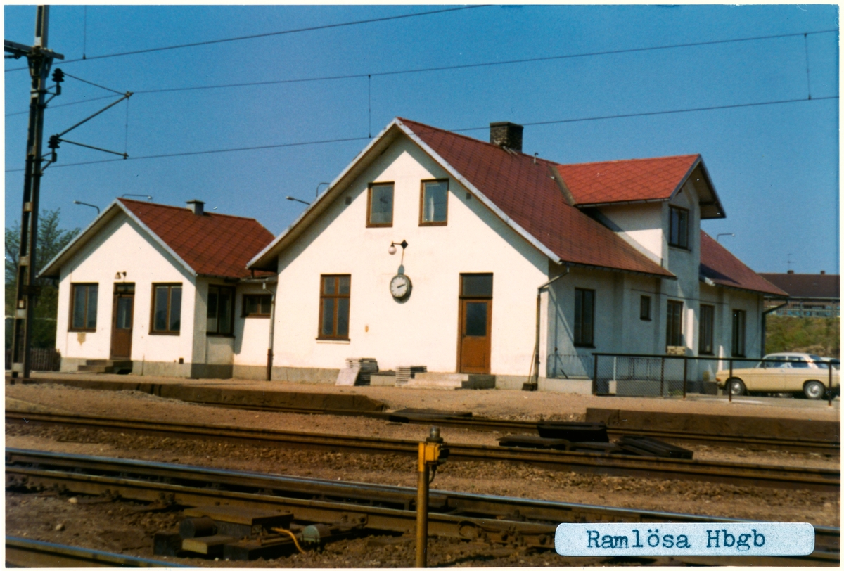 Stationen byggd 1875, Stationsbyggnaden, en- och enhalvvånings, putsad, moderniserades 1939 Stationen bytte 31.5.1970 namn till HELSINGBORGS GODSBANGÅRD. Till SJ 1940. Elektrifieringen kom 1943,