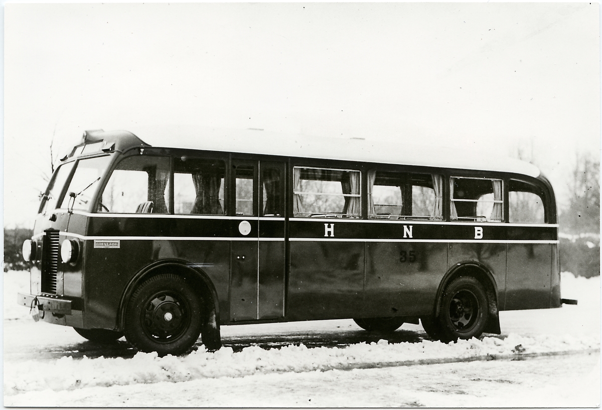 Bland de första bulldogsbussarna, HNB 35. Började tillverkas av Scania-Vabis år 1937.