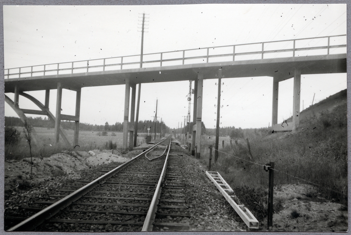 Vägbro på linjen mellan Söderhamn och Sundsvall C.