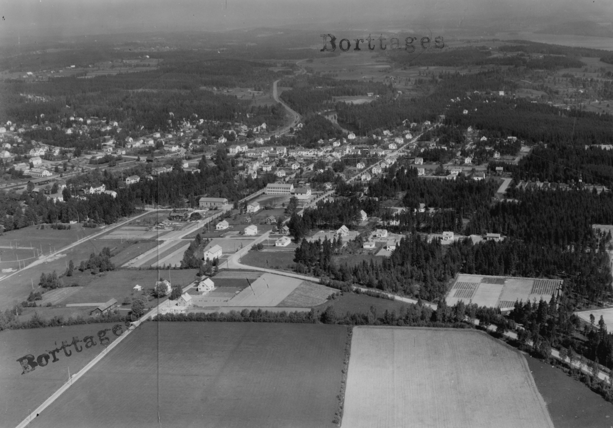 Flygfoto över Aneby i Jönköpings län. Nr L 829.