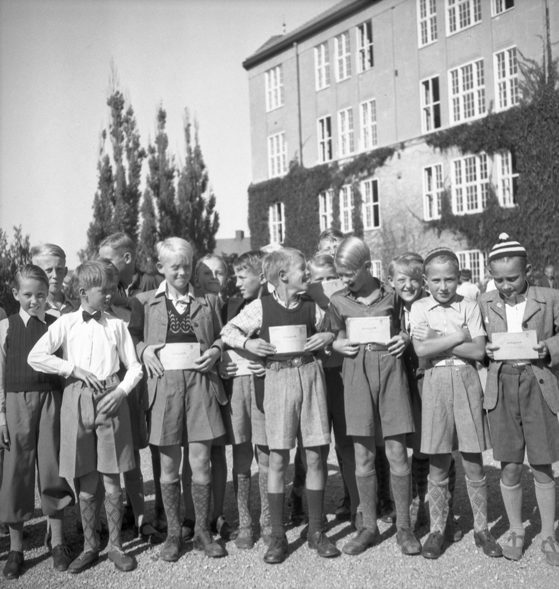 Skolstart vid Folkungaskolan i Linköping. Året var 1944.