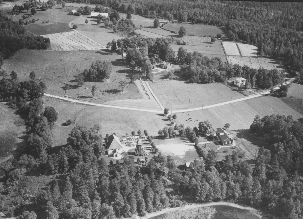 Flygfoto över  Tannåker. Nr M . 704 - 705. Jönköping