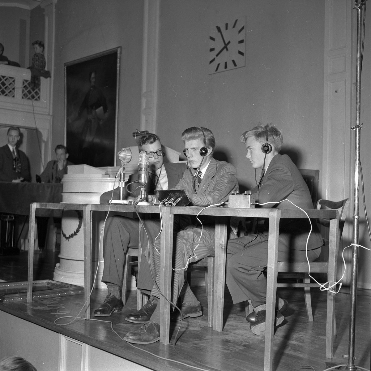 Karro segrar i radiotävling.
November 1956.
