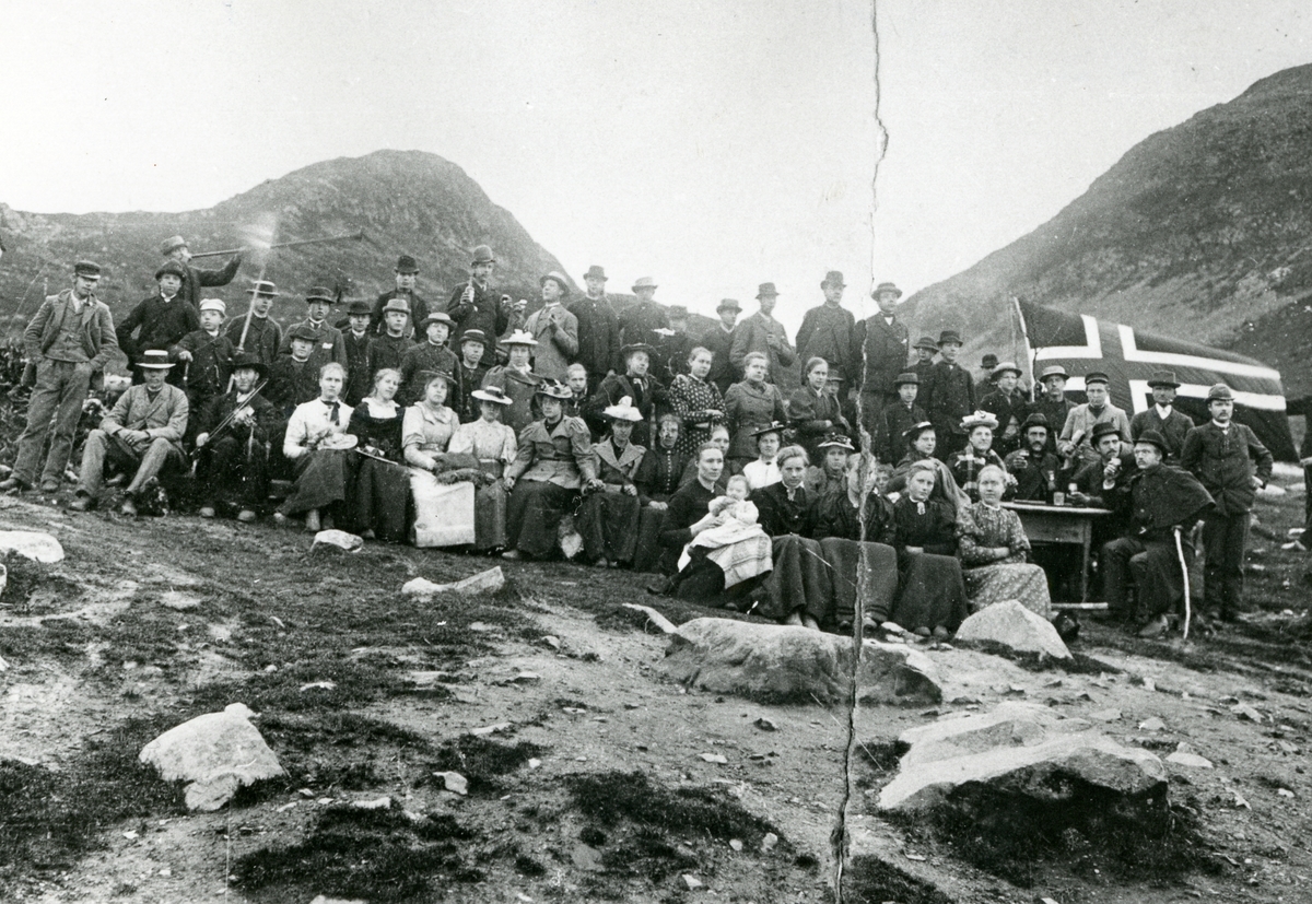 Fest ved Turrsjø fjellstogo fyrst på 1900-talet.